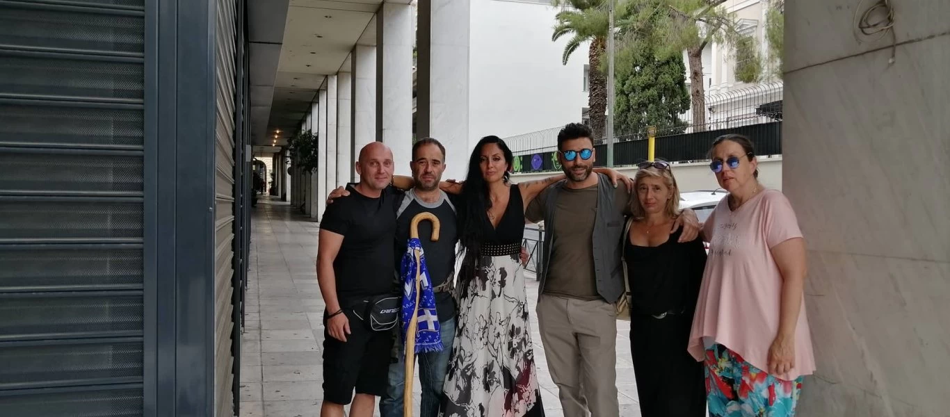 Η ειρηνική διαμαρτυρία χιλιάδων Ιταλών υπέρμαχων της εξόδου της Ιταλίας και της Ελλάδος από την ΕΕ